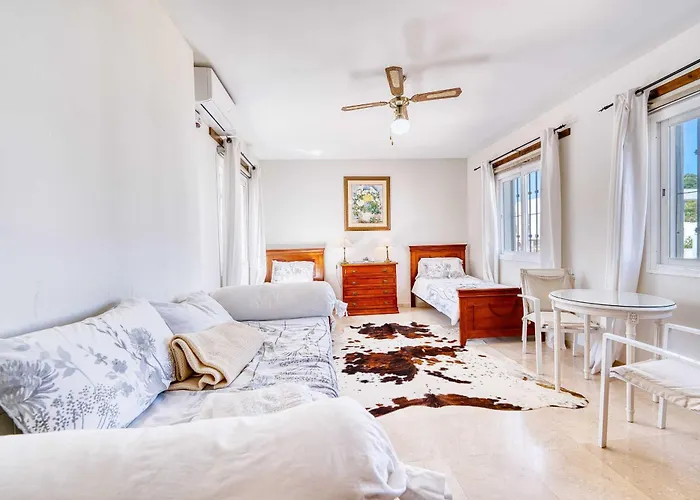 1106 Marbella Large Family Villa